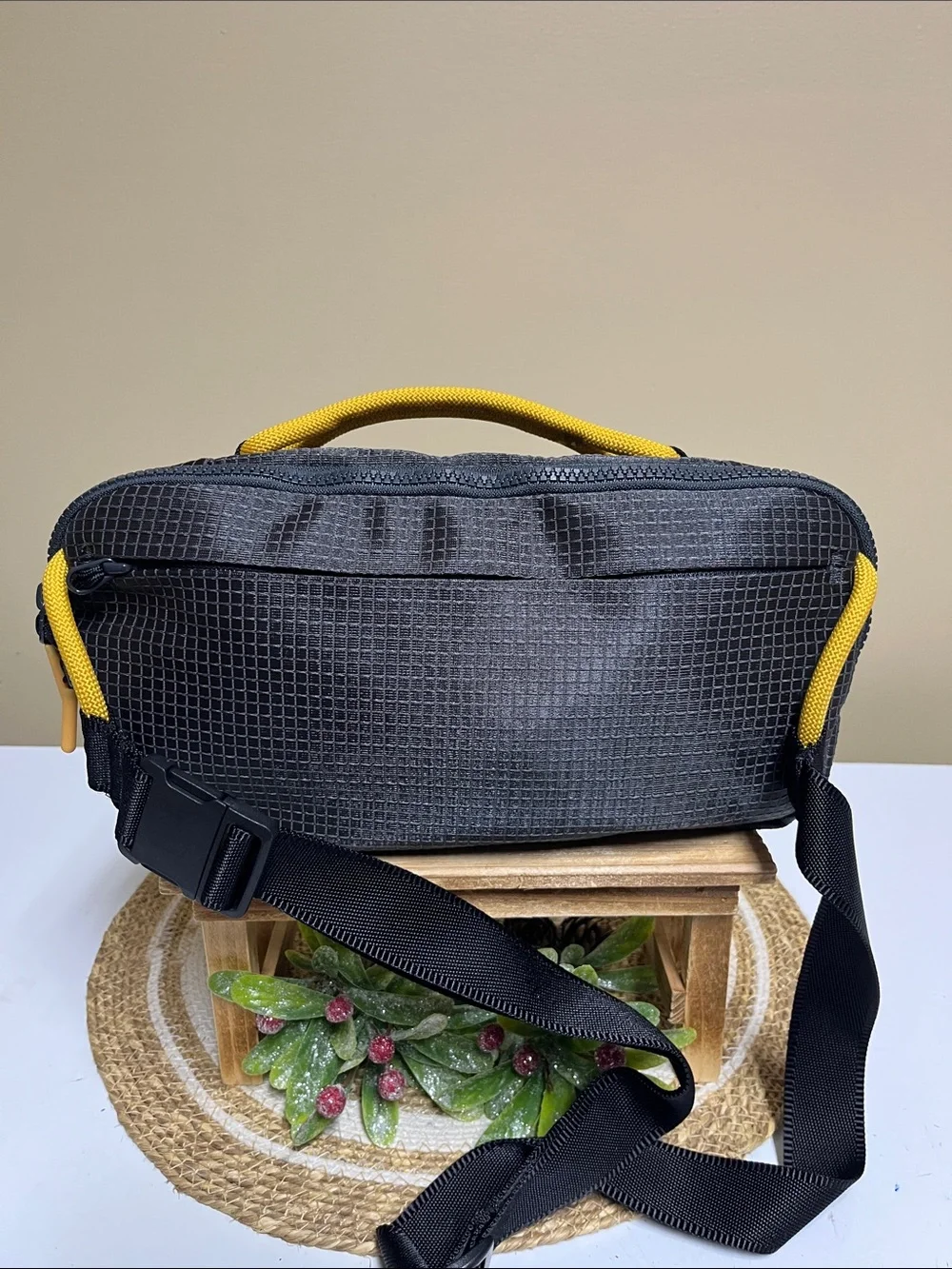 Men’s Awala Crossbody The All-Day Messenger Bag
